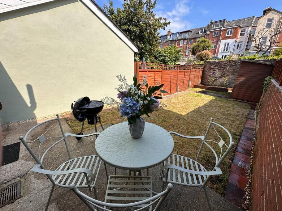 Stylish 3Br Cowes Cottage Close To The Waterfront Exterior photo